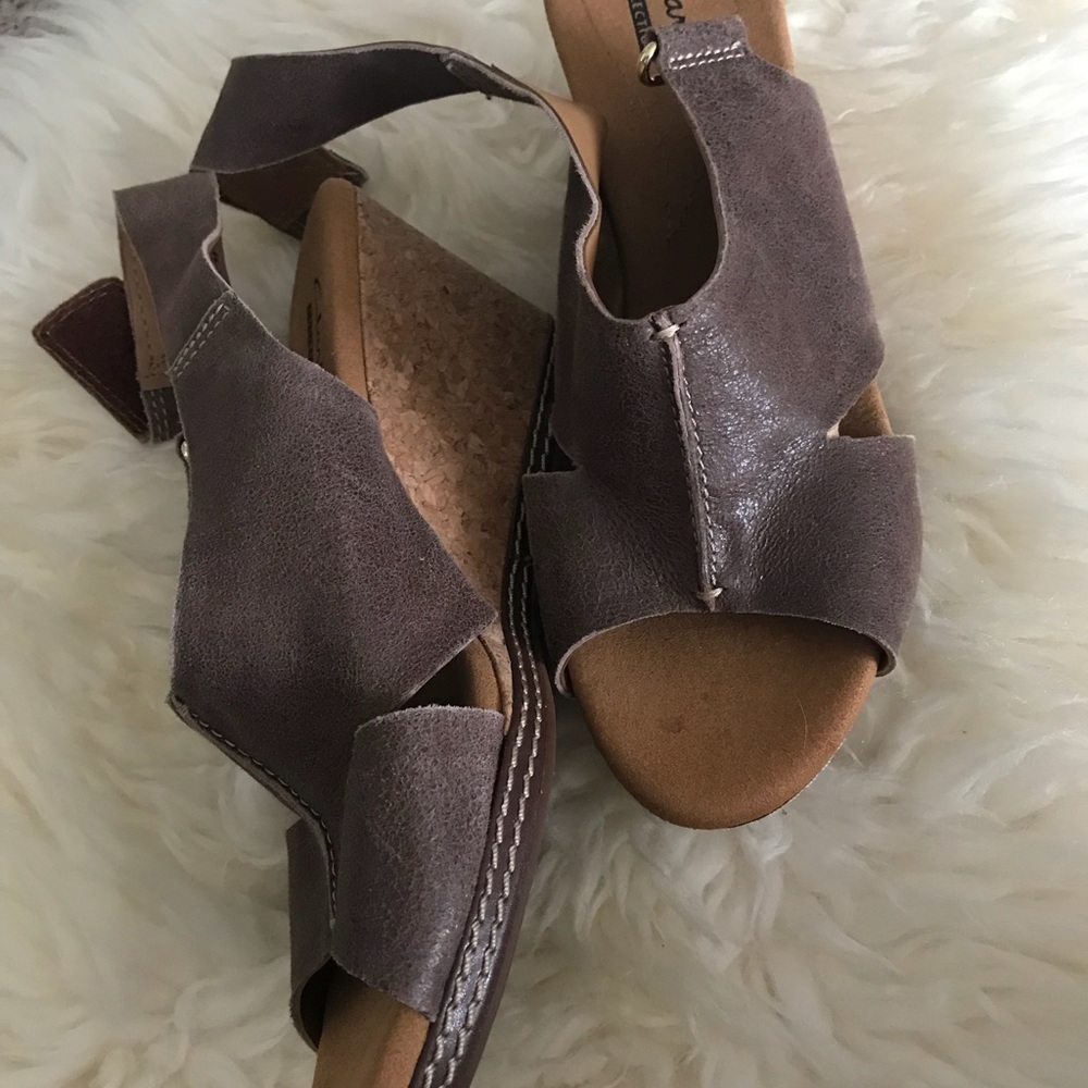 NWOT Brown Clarks Wedge Sandals
